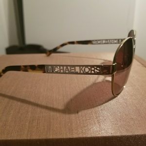 🕶Authentic Michael Kors Sunglasses🕶